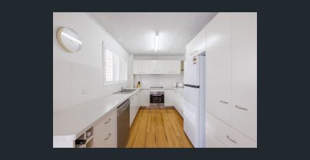 Furnished Beachside Rental - Live the Kirra Beach Lifestyle! - Photo 5