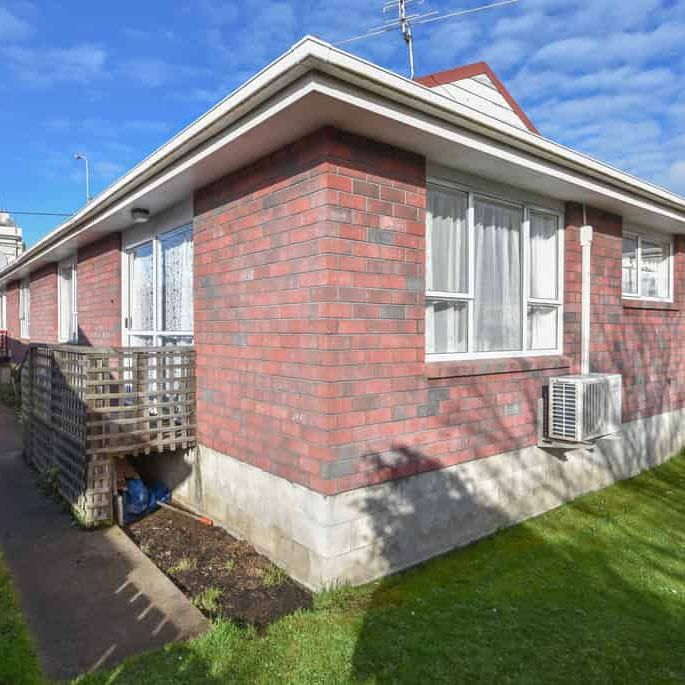 Sun, space and convenience - Photo 1