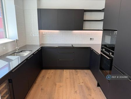 3 bedroom flat to rent - Photo 4
