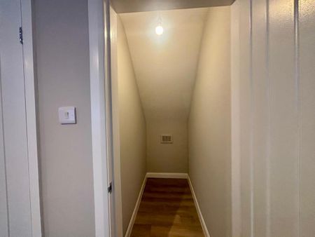 2 bedroom mews to rent - Photo 3