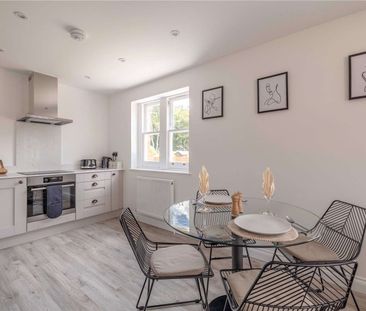 Beautifully presented one-bedroom apartment offering thoughtfully d... - Photo 4