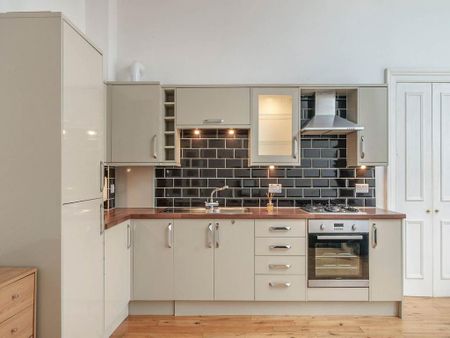 2 bedroom flat to rent - Photo 2