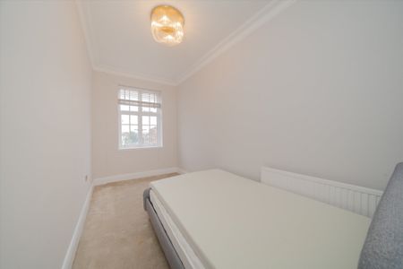 Kensington High Street, Kensington, W8, London - Photo 3