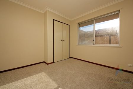 Big Living Area, Big Bedrooms, Big Backyard!!! - Photo 2