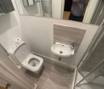 1 bedroom in a house share to rent - Photo 6