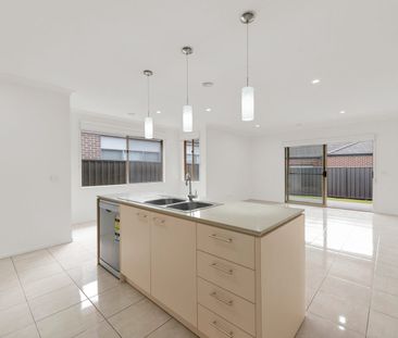 MODERN LIVING IN PRIME LOCATION! - Photo 3