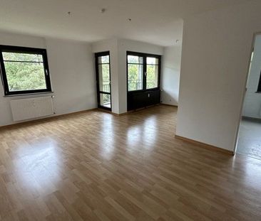 Weitläufige, lichtdurchflutete Wohnung mit Balkon - Foto 2