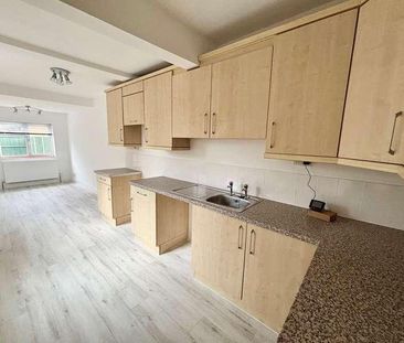 Glebe Road, Egham, TW20 - Photo 3