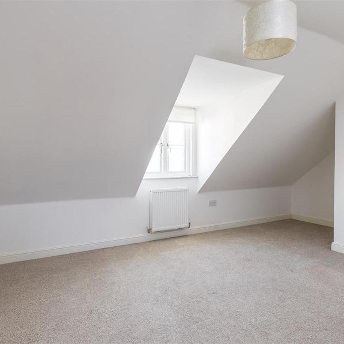 4 bedroom semi-detached house to rent - Photo 1