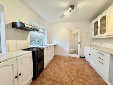 3 bedroom semi-detached house to rent - Photo 5