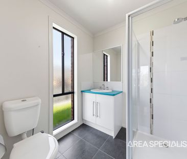 23 Windermere Boulevard, Pakenham VIC 3810 - House For Rent | Domain - Photo 4