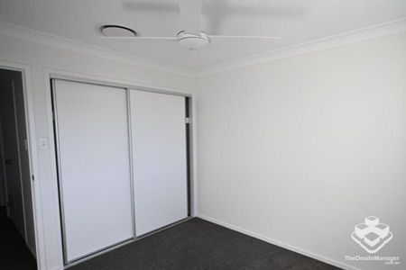 LUXURY 4 BEDROOM TOWNHOUSE 2 LIVING AREAS - Photo 5
