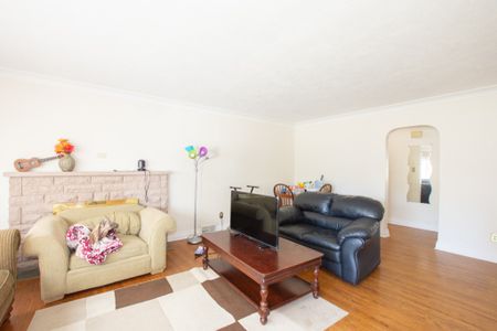 **ALL INCLUSIVE** Rooms For Rent on Glenridge Avenue!! - Photo 2