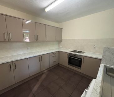 Hilltop Court, Manchester - Photo 4