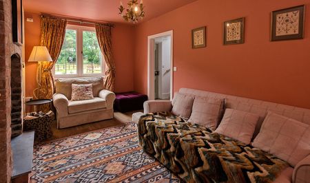 Castle Cottages - Photo 2