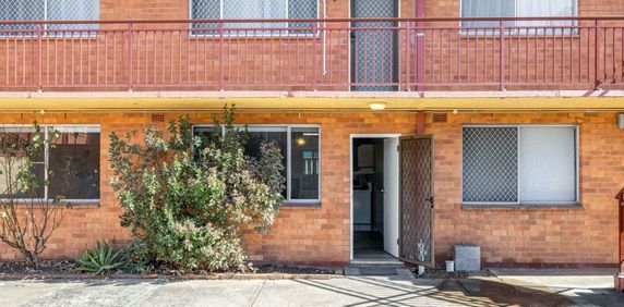 Convenient 2 Bedroom Unit in Queanbeyan - Photo 2
