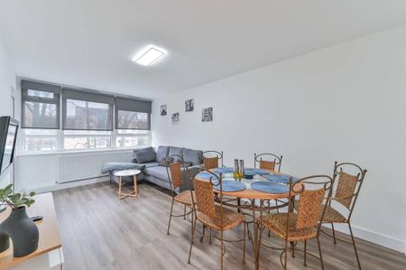 3 bedroom flat to rent - Photo 2