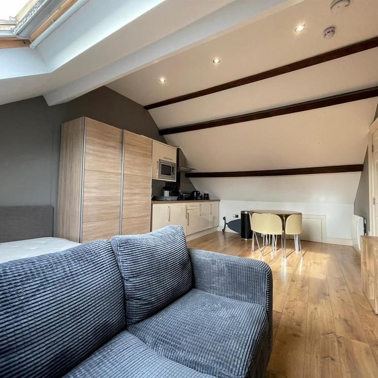 1 bedroom private hall to rent - Photo 1