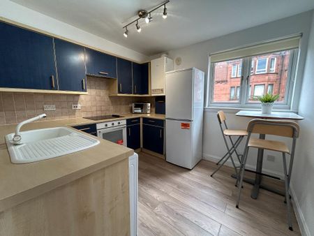 2 bedroom flat to rent - Photo 2