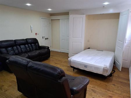 Studio to rent - Photo 2