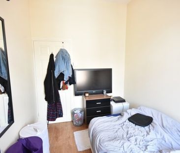 3 Bed - Trewhitt Road, Heaton - Photo 2