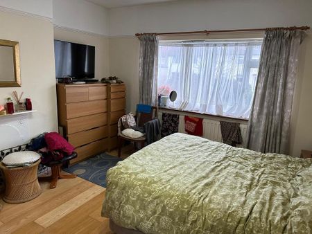 4 bedroom semi-detached house to rent - Photo 5