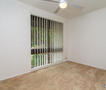 Comfortable Living with Great Entertaining Space - Photo 4