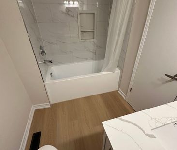 For Lease - 316 Cherokee Boulevard, Toronto, Ontario - Photo 6