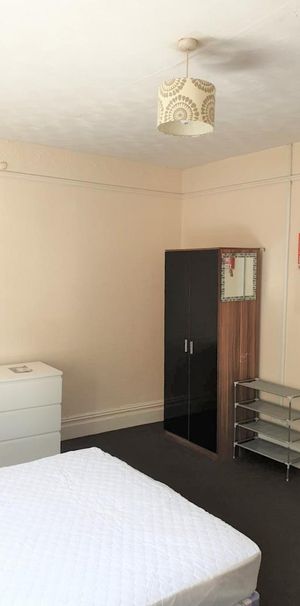 House share to rent - Photo 1