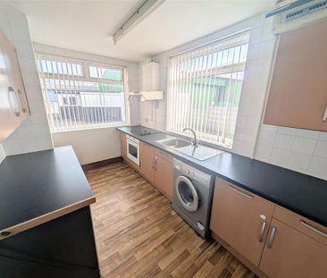 2 bedroom maisonette to rent - Photo 2