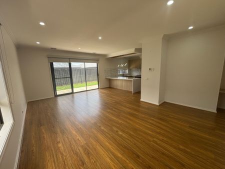 Lush Family Home In Sought After Location - Photo 4