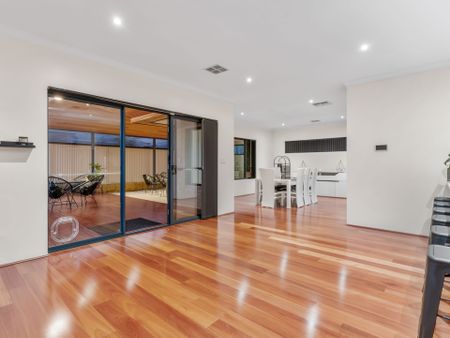 Gorgeous Family Home in Baldivis - Photo 3