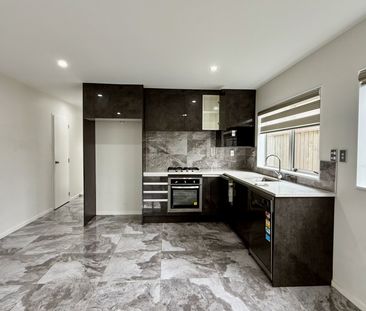 Modern 4-Bedroom, 3-Bathroom Townhouse in Mangere - Photo 6