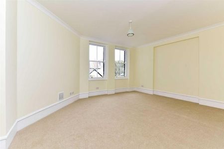 3 bedroom flat to rent - Photo 2