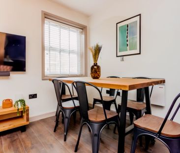 5 Bedrooms - Photo 2