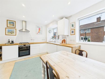 2 bedroom maisonette to rent - Photo 5