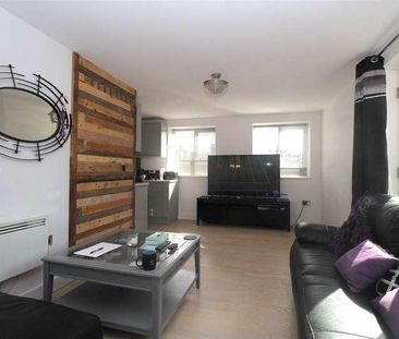 High Street, Alton, Hampshire, GU34 - Photo 2