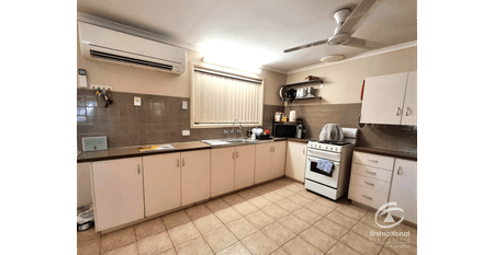 3 x 1 + Large Shed & Rear Yard - Photo 3