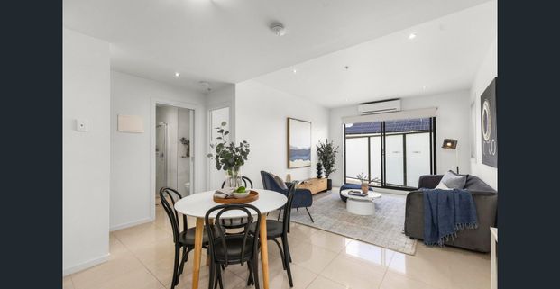 Spacious, and perfectly located! - Photo 1