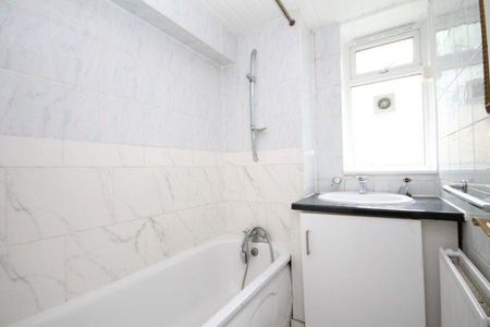 3 bedroom apartment to rent - Photo 5