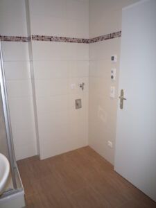 Weststr. 36, Wohnung 3 ~~~ sep. Eingang, Einbauküche, Balkon, Bad mit Wanne und Dusche, Abstellraum, Stellplatz anmietbar - Foto 5