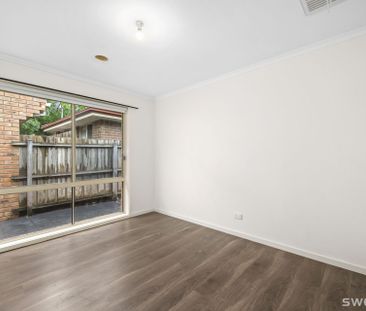 Spacious home in quiet and convenient location - Photo 4