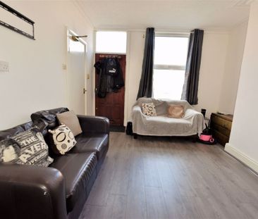 2 bedroom House in Harold Mount, Leeds - Photo 5