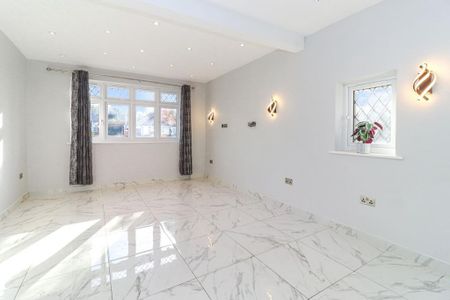 3 bedroom detached house to rent - Photo 2