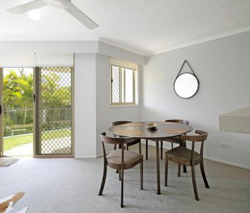 CURRUMBIN BEACHFRONT - FULLY FURNISHED OCEANVIEW APARTMENT - Photo 4