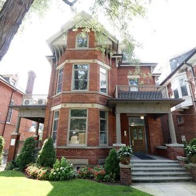 Well Appointed One Bedroom Apartment In a Maintained Heritage bldg - Photo 1