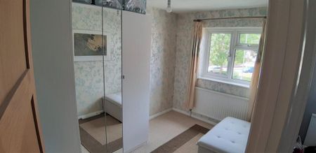 Connaught Road, Woking, Surrey, GU24 - Photo 3