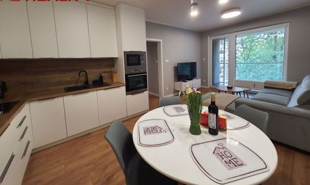 Zariadený 2 izb. byt s balkónom a parkovaním na Okružnej ulici - Fotografia 2