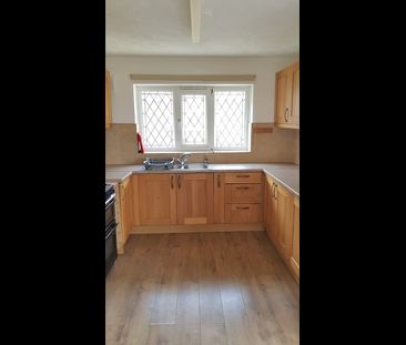Room in a Shared House, Wheatfield Way, BN2 - Photo 1