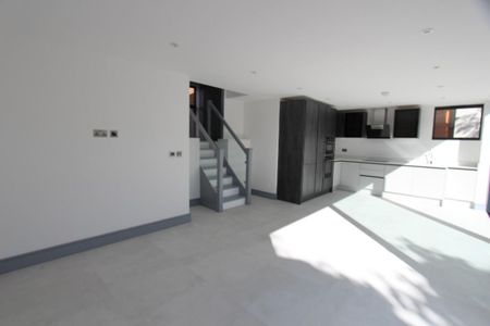3 bedroom detached house to rent - Photo 2